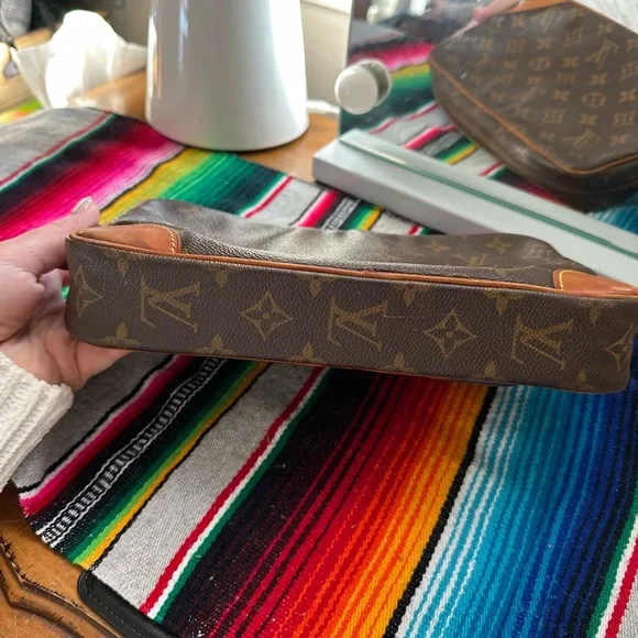 Louis Vuitton Brown Monogram clutch - Picture 4 of 9